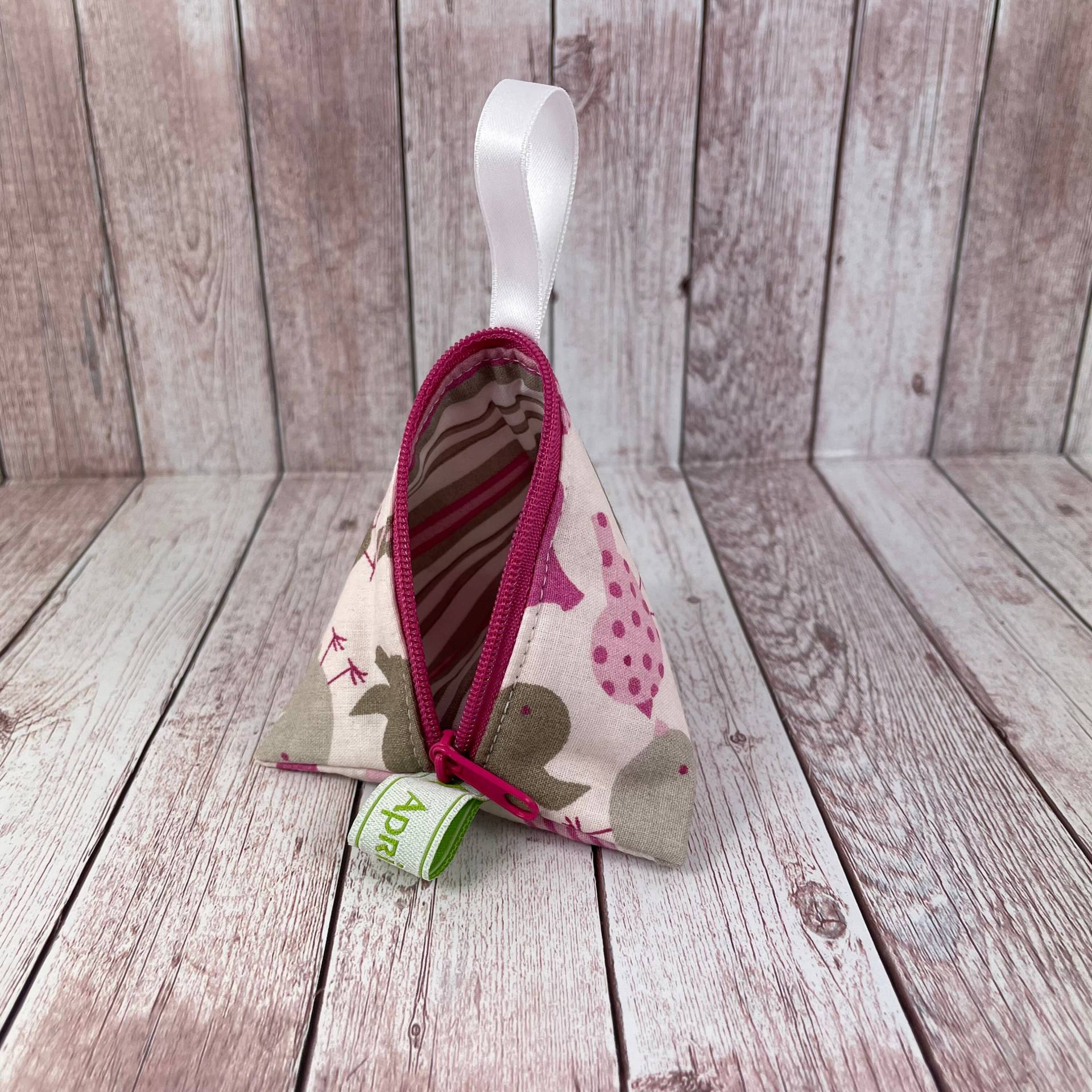 Schnullertasche Rosa Pyramidentasche Schnullertäschchen Schlüsselanhänger Schnullertasche Rosa Pyramidentasche Schnullertäschchen Schlüsselanhänger von handmadebyhe84