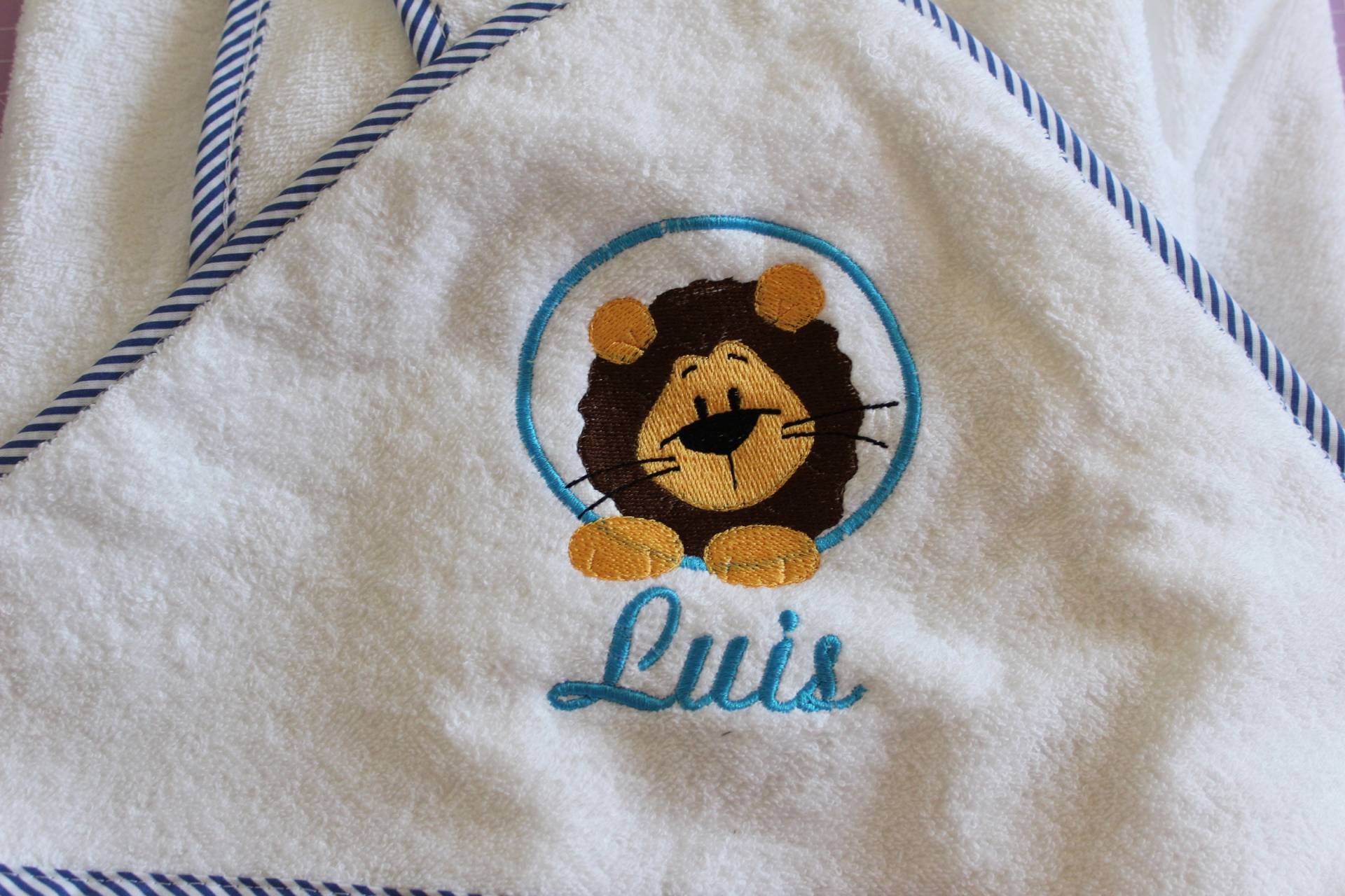 Babykaputzenhandtuch 1 X M Mit Wunschnamen Und Wunschmotiv, Taufe, Geburt, Geschenk Babykaputzenhandtuch 1 X M Mit Wunschnamen Und Wunschmotiv, Taufe, Geburt, Geschenk von handmadebystickgisi