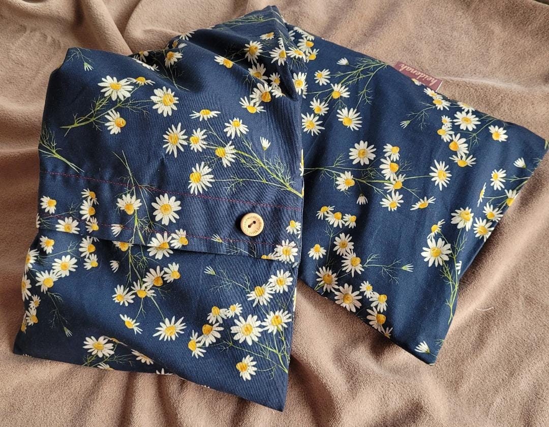 Wärmekissen Mit Bezug, Rapswärmekissen, Kühlkissen, Margeriten Blau, Therapieraps, Körnerkissen, Bezug Waschbar, Nackenkissen, Heizkissen Wärmekissen Mit Bezug, Rapswärmekissen, Kühlkissen, Margeriten Blau, Therapieraps, Körnerkissen, Bezug Waschbar, Nackenkissen, Heizkissen von heidenah