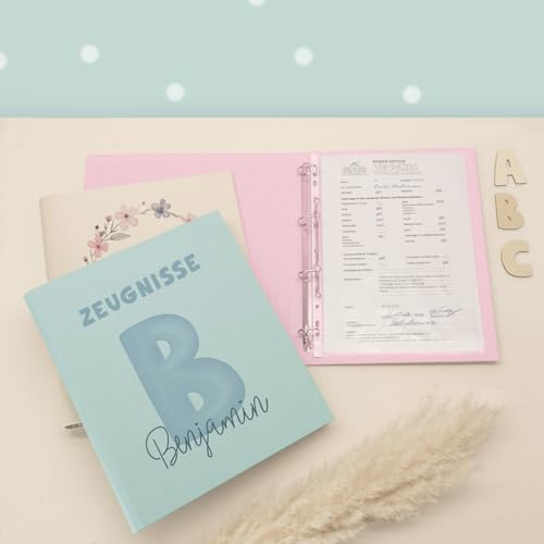 Zeugnismappe A4 personalisiert, Ringordner mit Namen, Leinen-Ordner für Schulzeugnisse, Geschenk Einschulung Mädchen & Jungen, Schulordner (Buchstabe Blau, Mint, Standard) von hellomini