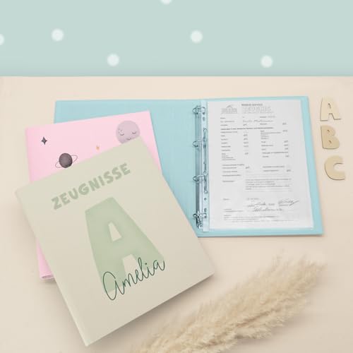 Zeugnismappe A4 personalisiert, Ringordner mit Namen, Leinen-Ordner für Schulzeugnisse, Geschenk Einschulung Mädchen & Jungen, Schulordner (Buchstabe Mint, Creme, Standard) von hellomini
