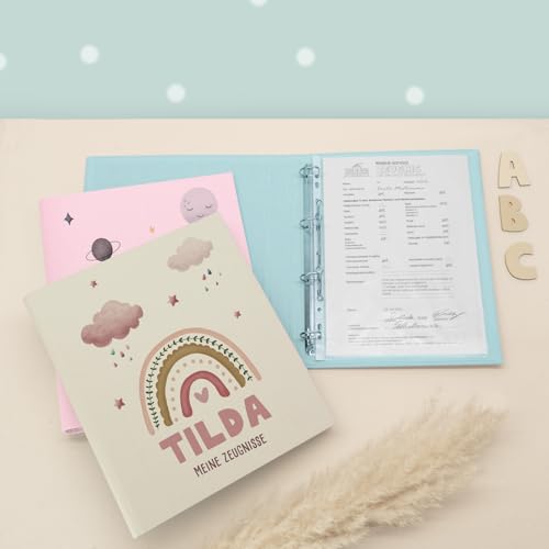 Zeugnismappe A4 personalisiert, Ringordner mit Namen, Leinen-Ordner für Schulzeugnisse, Geschenk Einschulung Mädchen & Jungen, Schulordner (Regenbogen Rosa A, Creme, Standard) von hellomini