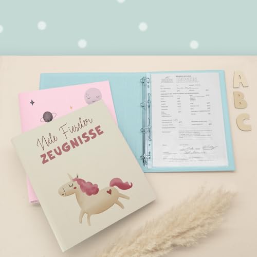 Zeugnismappe A4 personalisiert, Ringordner mit Namen, Leinen-Ordner für Schulzeugnisse, Geschenk Einschulung Mädchen & Jungen, Schulordner Tiermotive (Einhorn, Beige, 31×27×4,5) von hellomini