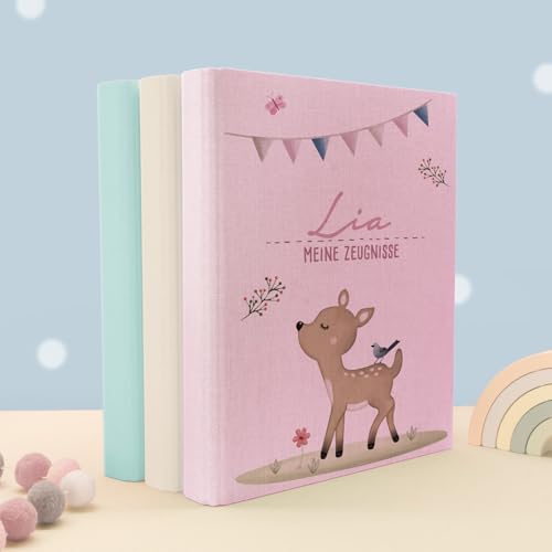 Zeugnismappe A4 personalisiert, Ringordner mit Namen, Leinen-Ordner für Schulzeugnisse, Geschenk Einschulung Mädchen & Jungen, Schulordner Tiermotive (Reh, Rosa, 31×27×4,5) von hellomini