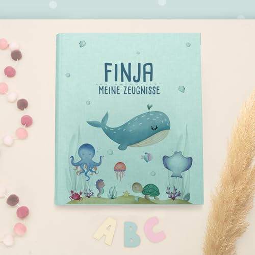 Zeugnismappe A4 personalisiert, Ringordner mit Namen, Leinen-Ordner für Schulzeugnisse, Geschenk Einschulung Mädchen & Jungen, Schulordner Tiermotive (Unterwasserwelt, Mint, 31×27×4,5) von hellomini