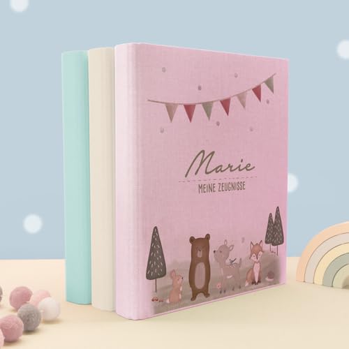 Zeugnismappe A4 personalisiert, Ringordner mit Namen, Leinen-Ordner für Schulzeugnisse, Geschenk Einschulung Mädchen & Jungen, Schulordner Tiermotive (Waldtiere, Rosa, 31×27×4,5) von hellomini