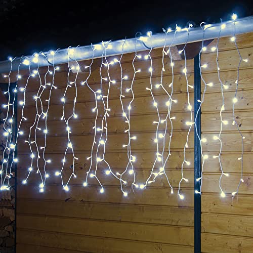 Hellum LED Lichterkette Vorhang Außen, verlängerbar Lichtervorhang mit Steckdose, Basis-Set mit 3m Netzkabel, 1,5 * 2m 320 LEDs, Kabel weiß Weihnachtsbeleuchtung für Garten, Party 555424 von hellum