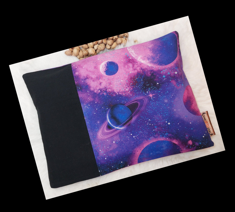 Bio Körnerkissen Personalisierbar Mit Name & Inlett, 2 Größen, Kirschkernkissen Rapskissen Dinkelkissen Wärmekissen Weltraum Planeten Galaxy Bio Körnerkissen Personalisierbar Mit Name & Inlett, 2 Größen, Kirschkernkissen Rapskissen Dinkelkissen Wärmekissen Weltraum Planeten Galaxy von hoamARTgfuehl