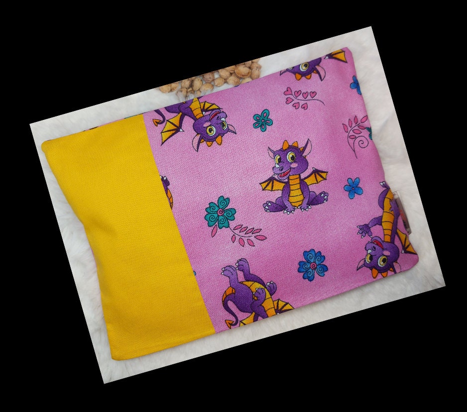 Bio Körnerkissen Personalisierbar Mit Name & Inlett, 24 X 17 cm, Kirschkernkissen, Rapskissen, Dinkelkissen, Wärmekissen, Drachen Bio Körnerkissen Personalisierbar Mit Name & Inlett, 24 X 17 cm, Kirschkernkissen, Rapskissen, Dinkelkissen, Wärmekissen, Drachen von hoamARTgfuehl