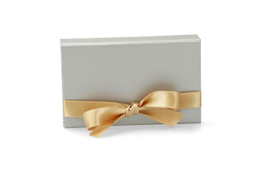 Hochwertige Gutscheinverpackung mit Magnetverschluss und Geschenkband 12x7x2 cm, Artikel Farbe:taupe matt, Inhalt:Gutscheinhalterung + Band gold von ideas in boxes