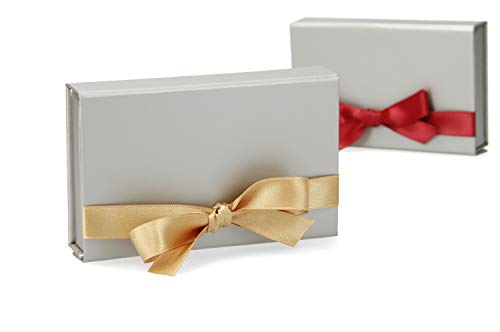 Hochwertige Gutscheinverpackung mit Magnetverschluss und Geschenkband 12x7x2 cm, Artikel Farbe:taupe matt, Inhalt:Gutscheinhalterung + Band rot von ideas in boxes