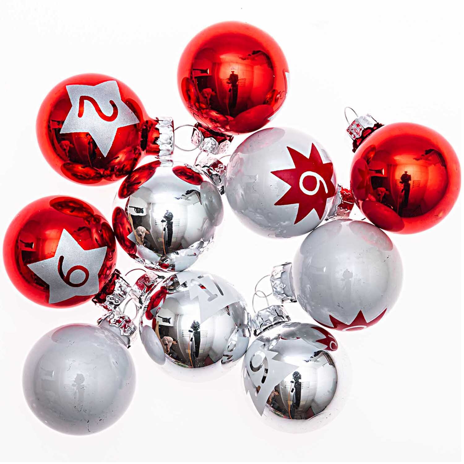 Adventskalenderkugeln 1-24 rot-silber-weiß 3,5cm 24 Stück Adventskalenderkugeln 1-24 rot-silber-weiß 3,5cm 24 Stück von idee. Creativmarkt