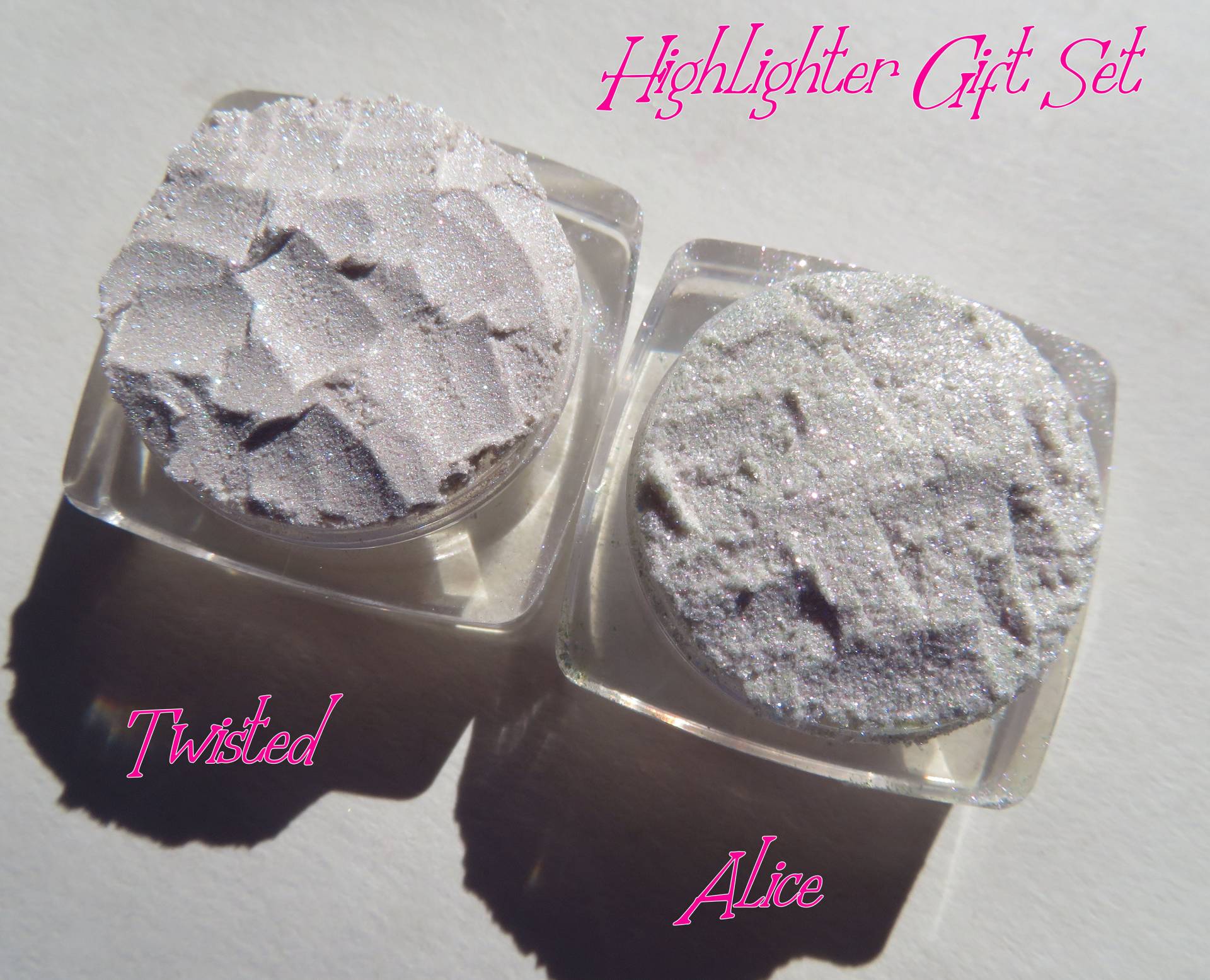 Intense Multi-Shimmer Fine Eye Glitter Mineral Lidschatten, Alice - Twisted 2 Stück Geschenkset, Lose Pigmente Glitzernder Veganer Lidschatten Intense Multi-Shimmer Fine Eye Glitter Mineral Lidschatten, Alice - Twisted 2 Stück Geschenkset, Lose Pigmente Glitzernder Veganer Lidschatten von kmms