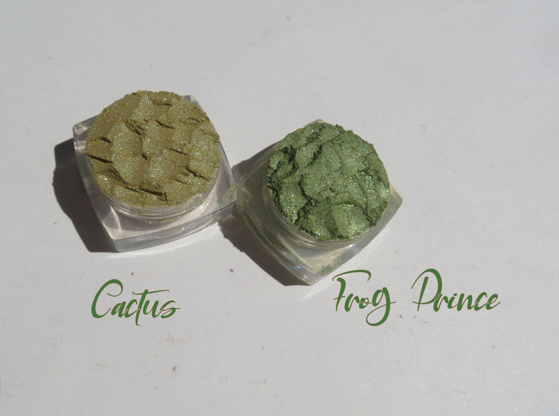 Shimmer Shades Of Green Lose Pigment-Mineral-Lidschatten-Geschenkset, Froschkönig & Kaktus, Ohne Grausamkeit 2-Teiliges Grünes von kmms