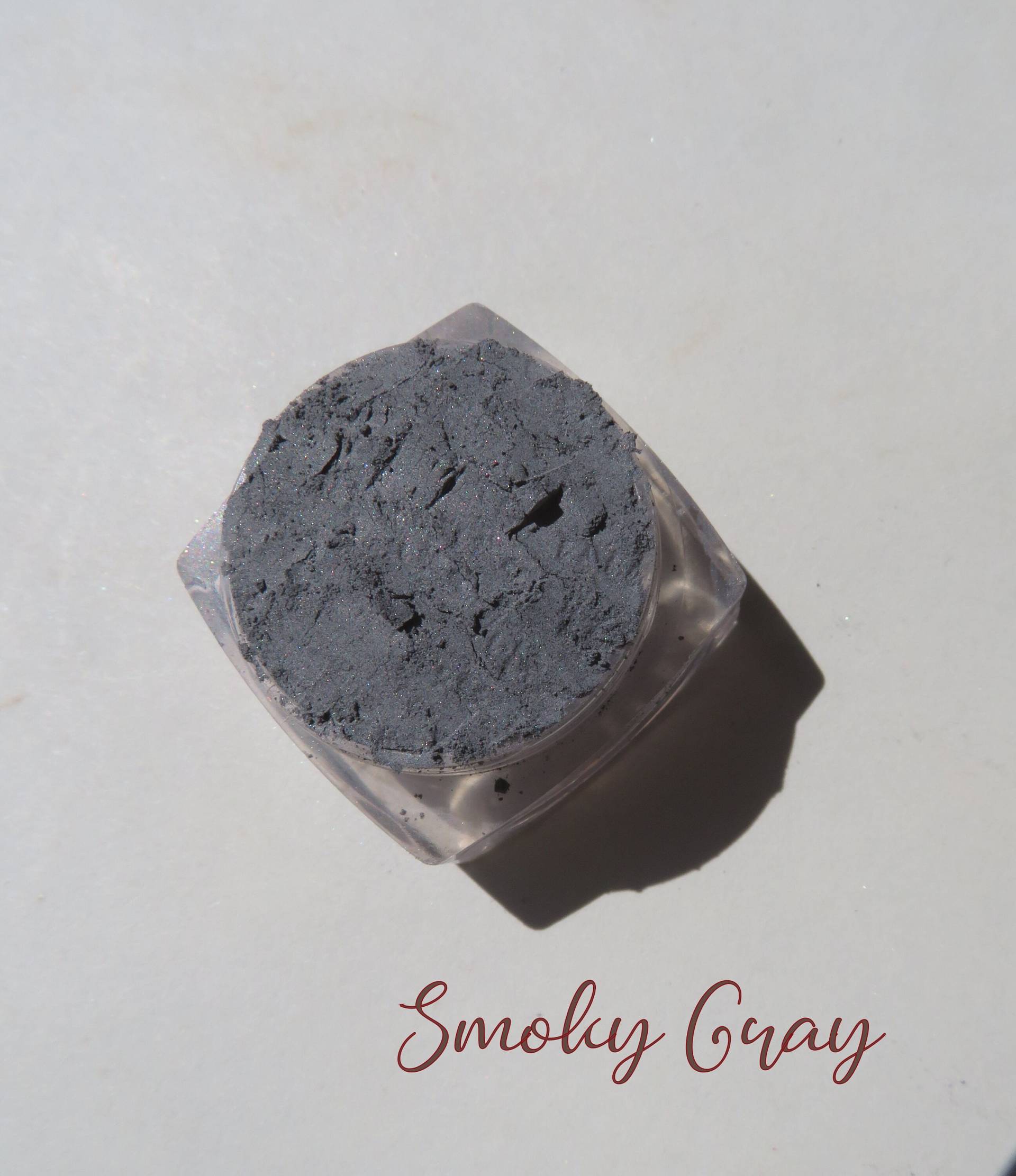 Smoky Grey - Heller, Rauchgrauer, Halbschimmernder Minerallidschatten, Lose Pigmente, Grausamer, Veganer Lidschatten von kmms