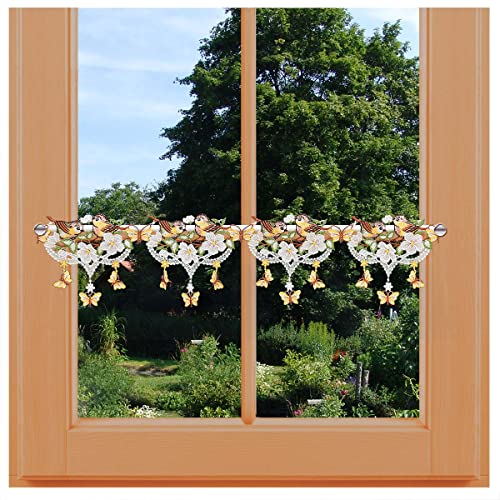 Feenhaus-Spitzengardine Frühlings-Gezwitscher Vogtländische Spitze | Kurzgardine Vögelchen auf Blumenzweig mit Schmetterlingen | Scheibengardine Frühling Ostern | Stangendeko HxB 16 x 32 cm von kollektion MT