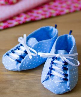 Babyschuhe mit Schnürsenkeln von kreativlabor Berlin