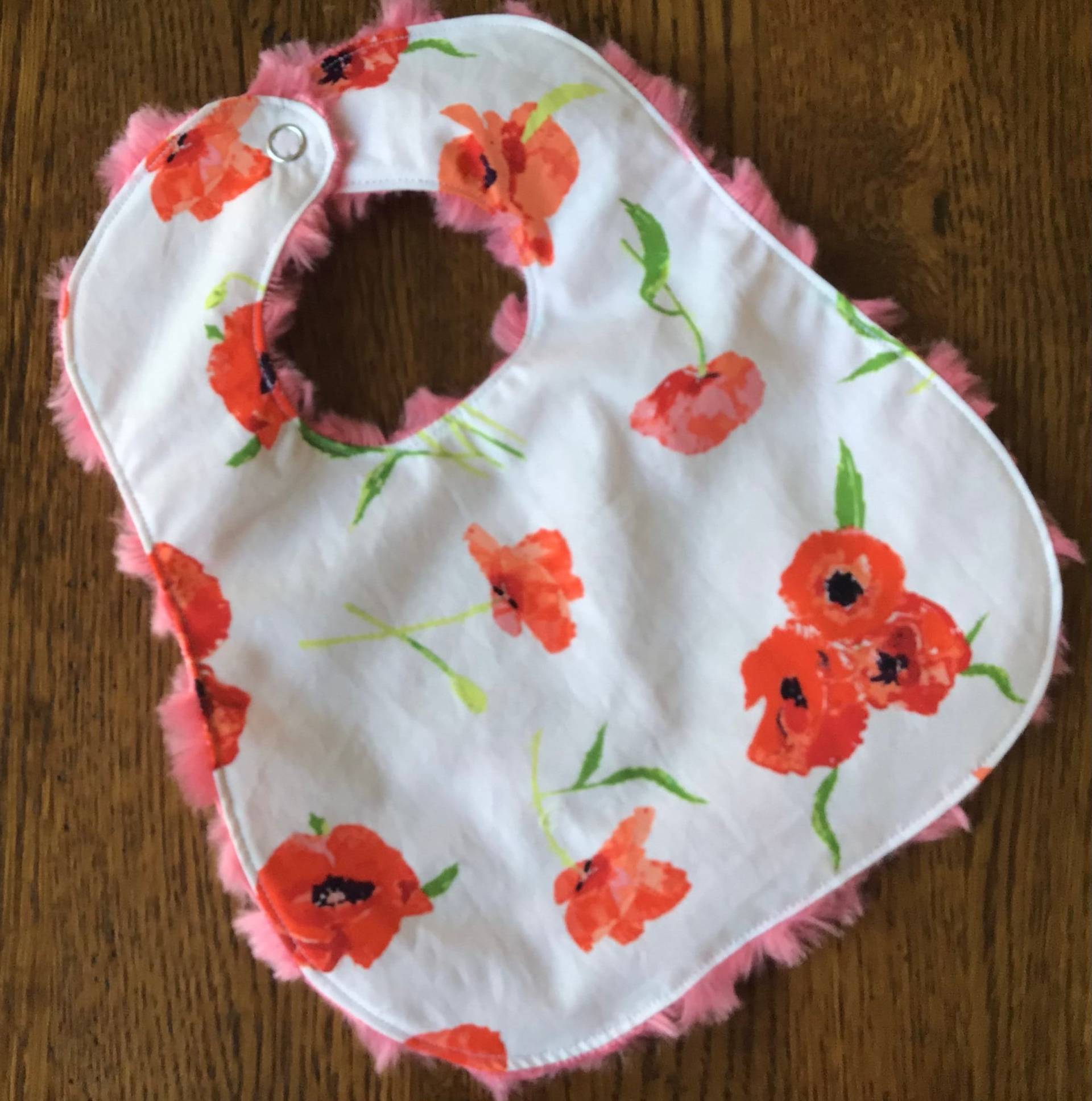 Lachsrosa Aquarell Poppy Kleinkind Lätzchen von laurelwhite