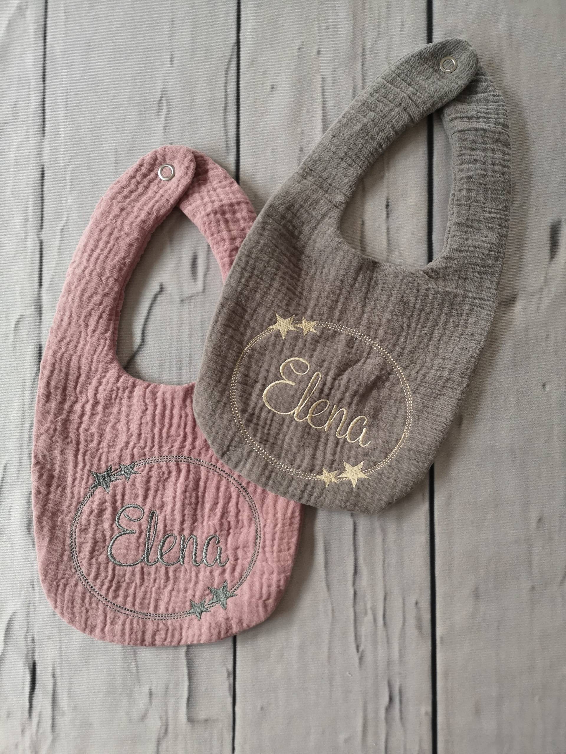Lätzchen Aus Musselin Personalisiert Mit Name Lätzchen Aus Musselin Personalisiert Mit Name von littlemomentsby