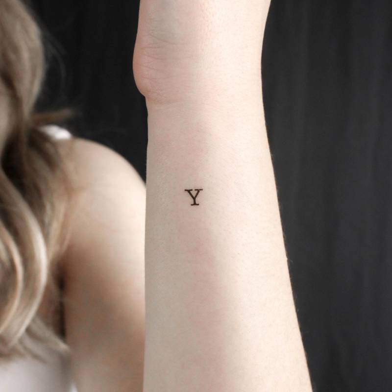 Y Großbuchstaben Schreibmaschine Temporäres Tattoo | 3Er Set von littletattoos
