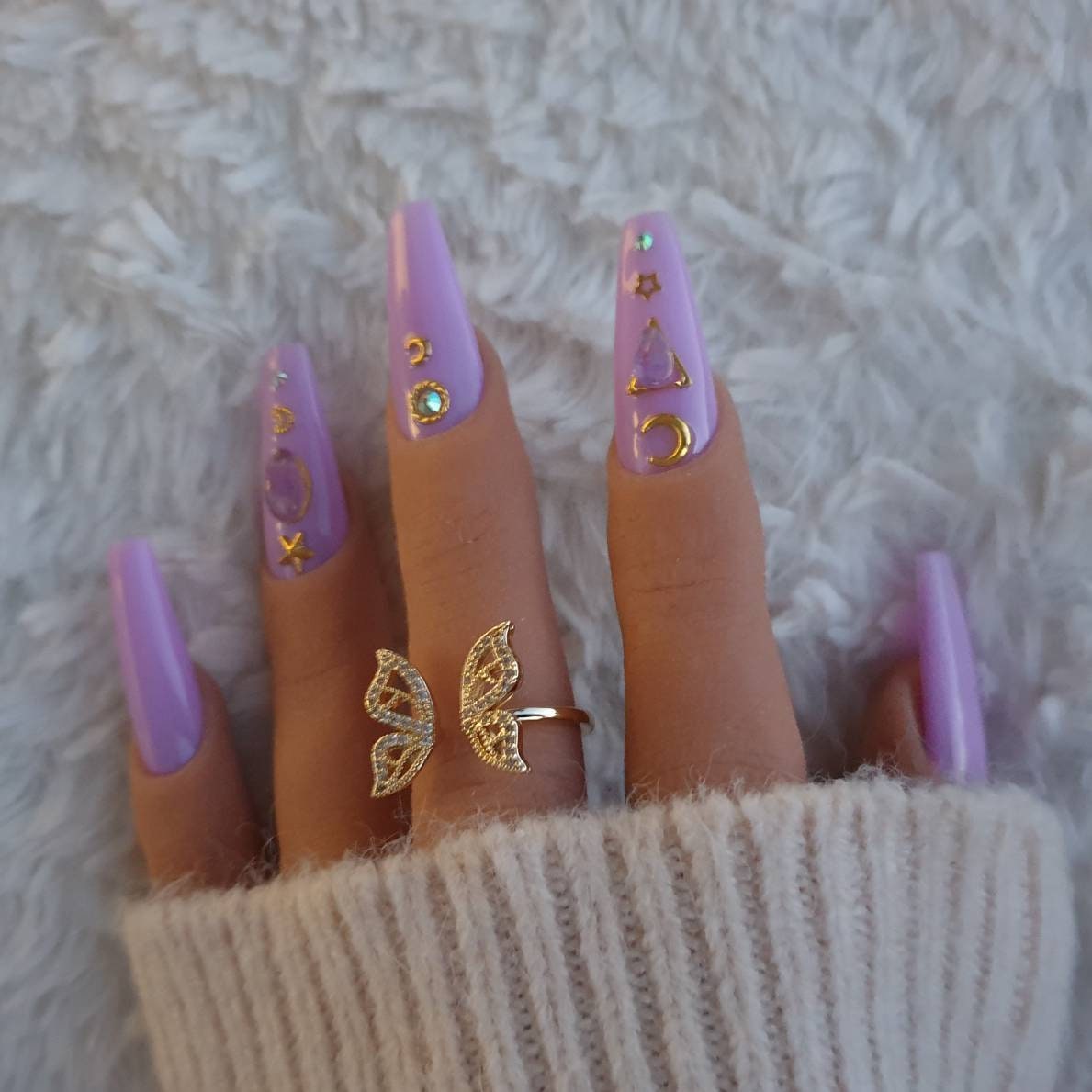 Nyx - Press On Nails Nägel Kunstnägel Aufklebnägel Fake Gel in Lila Mit Amethyst Kristalle Und Swarowski Goldenen Akzenten Nyx - Press On Nails Nägel Kunstnägel Aufklebnägel Fake Gel in Lila Mit Amethyst Kristalle Und Swarowski Goldenen Akzenten von lunevillage