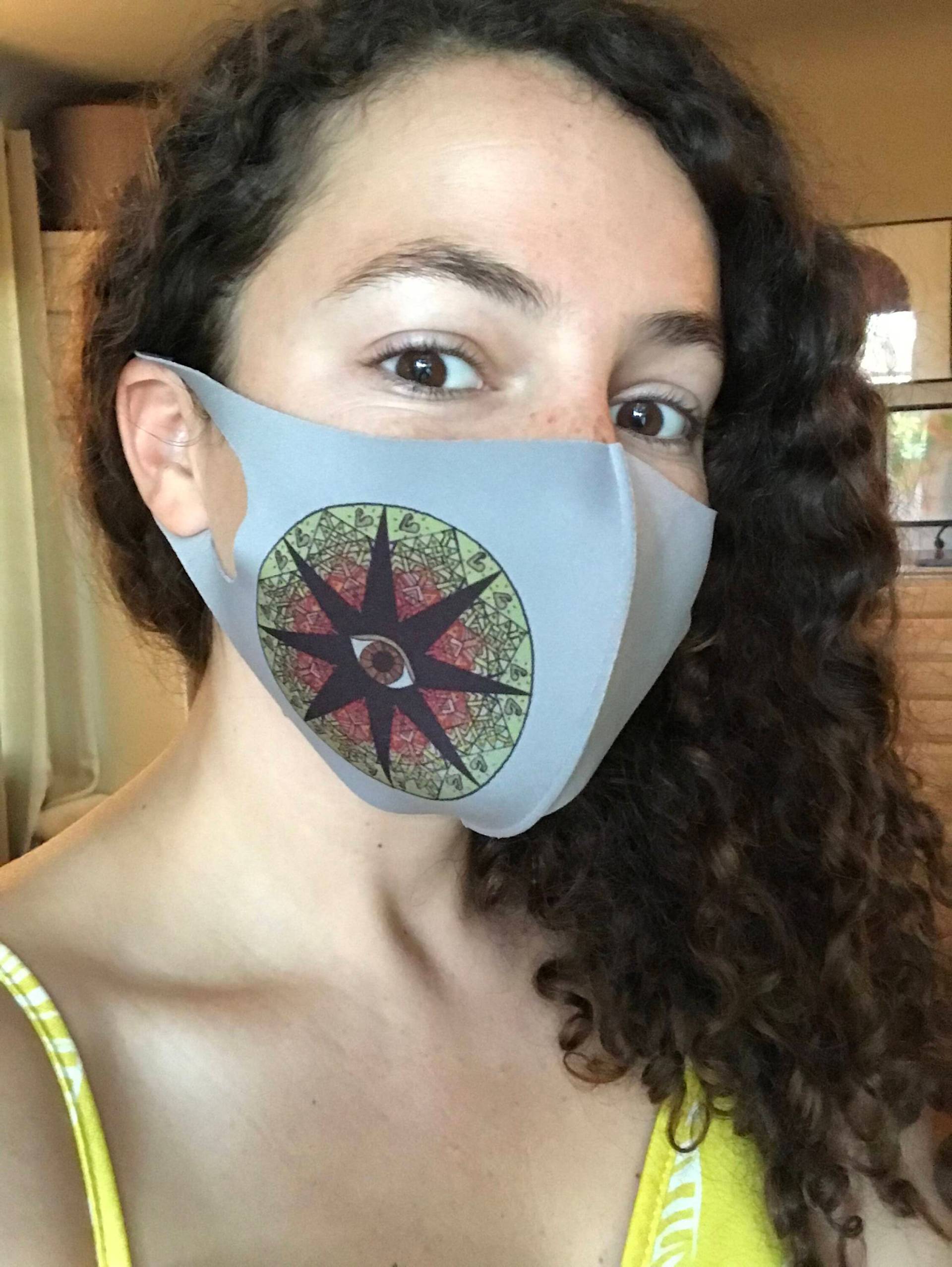 Empowermenting "Blm" Stoffmaske - Einzigartiges Mandala Design Auf Grau von mandalasofthepath