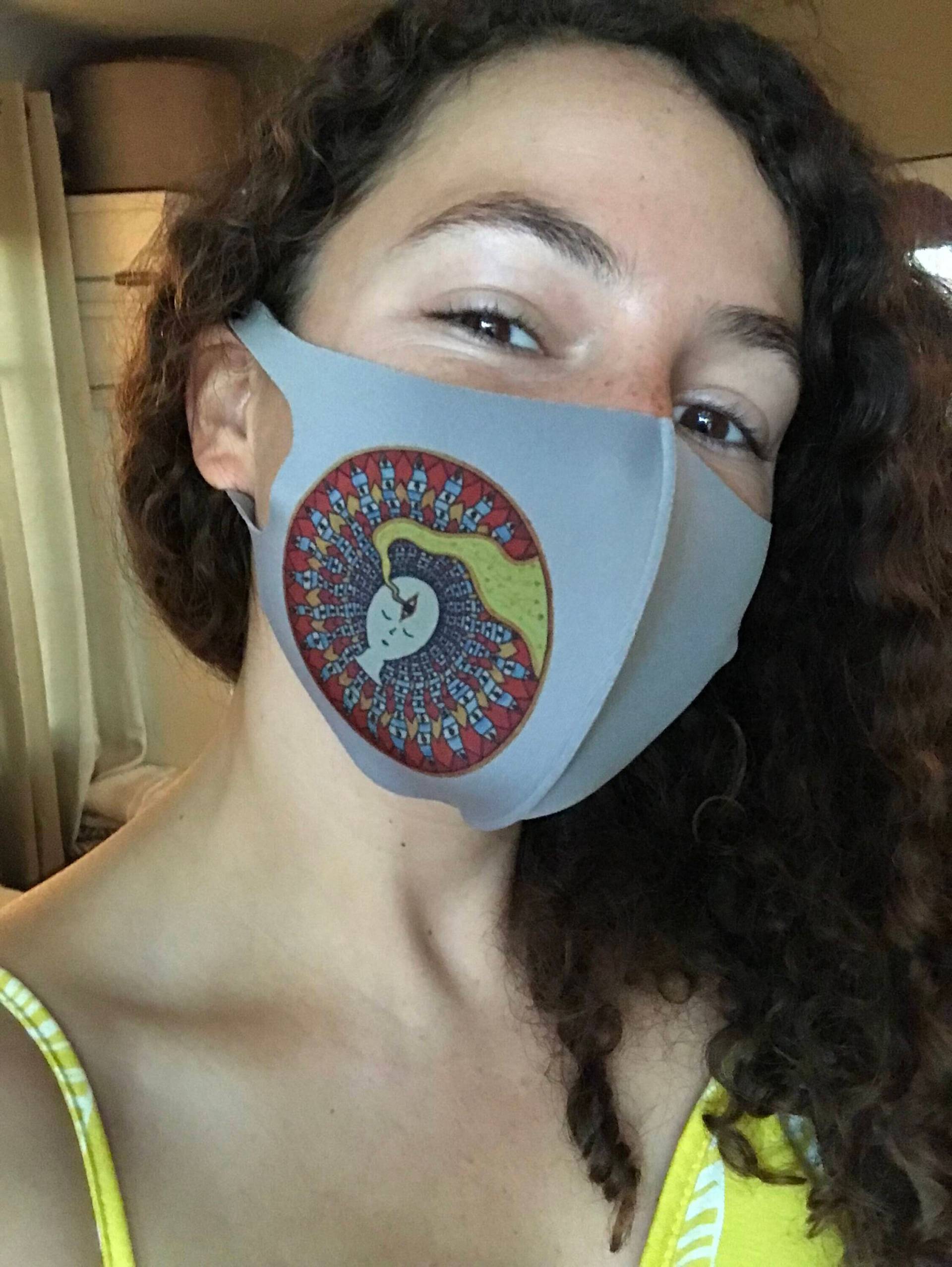 Transzendente "Awake" Stoffmaske - Einzigartiges Mandala Design Auf Grau von mandalasofthepath