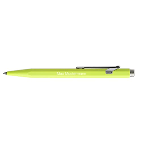 Caran d'Ache Kugelschreiber 849 personalisiert mit Namen oder Text | Mine in blau | Farbe neongelb von meinnotizbuch.de