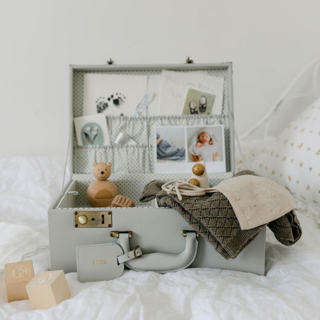 Erinnerungsbox Grau | Personalisiert Erinnerungsskiste Baby Taufgeschenk Neues Geschenk Andenken Koffer Baby-Box Erinnerungsbox Grau | Personalisiert Erinnerungsskiste Baby Taufgeschenk Neues Geschenk Andenken Koffer Baby-Box von meminio