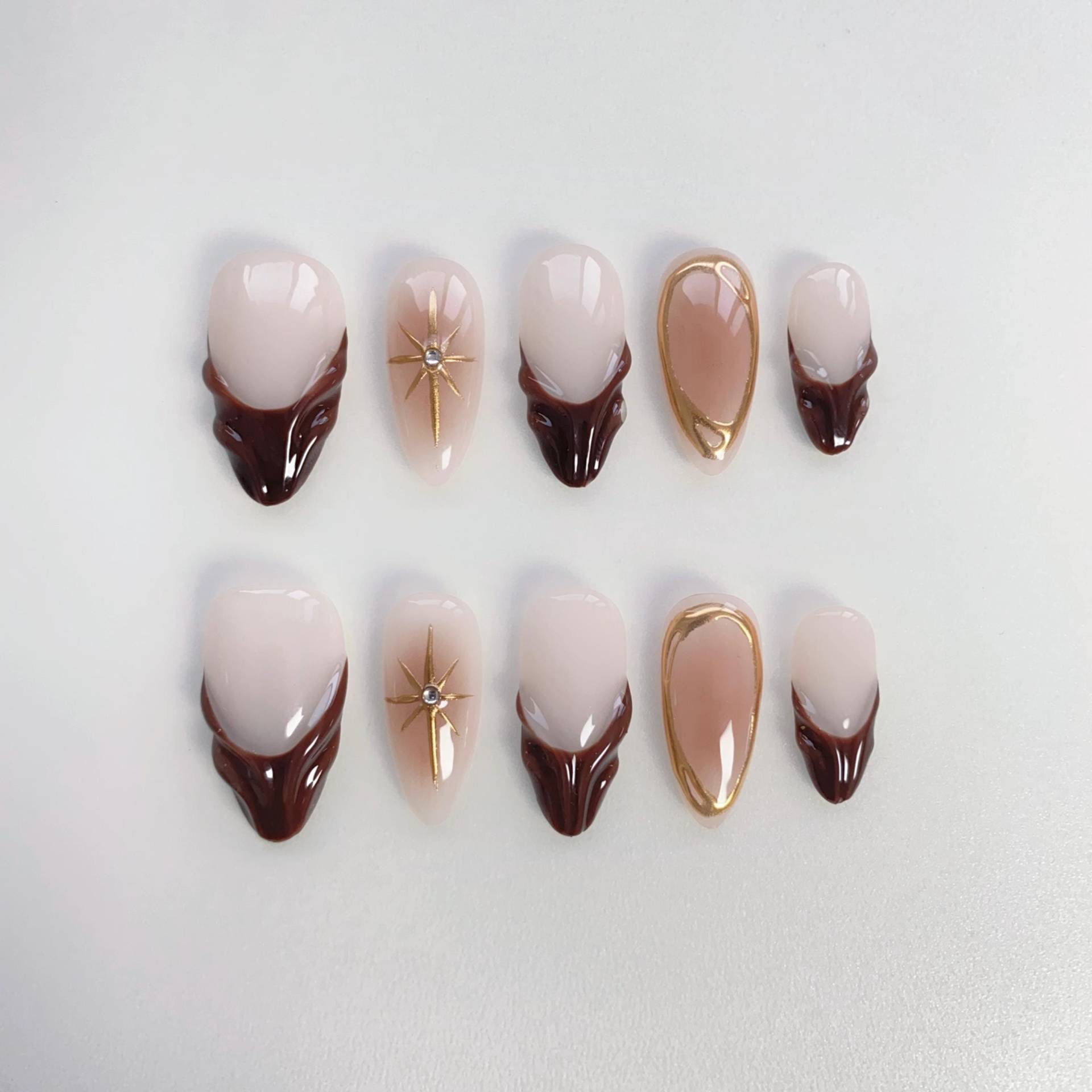 Gold Sun Star Nägel/3D Chrom Nägel/Burgundy Rot French Press On Nails Lange Mandel Nägel/Ancora Nägel/Elegante Nägel/French Nägel Gold Sun Star Nägel/3D Chrom Nägel/Burgundy Rot French Press On Nails Lange Mandel Nägel/Ancora Nägel/Elegante Nägel/French Nägel von milhyus