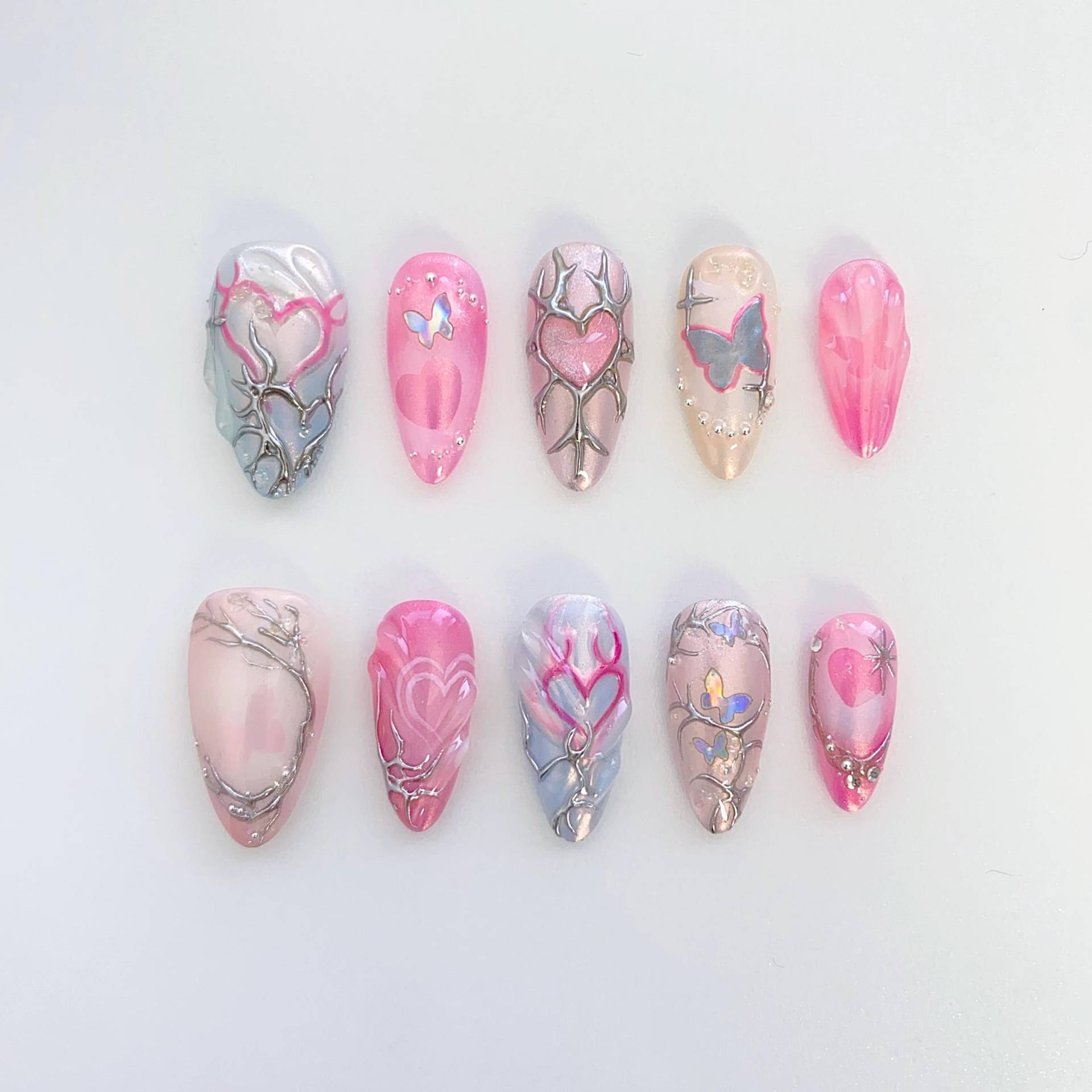 Y2K Pink Press On Nails Kurze Mandel Nägel/Glitzer Nägel/Aura Nägel/3D Herz Nägel/Verträumte Nägel/Silber 3D Chrom Nägel/Rosa Nägel Y2K Pink Press On Nails Kurze Mandel Nägel/Glitzer Nägel/Aura Nägel/3D Herz Nägel/Verträumte Nägel/Silber 3D Chrom Nägel/Rosa Nägel von milhyus