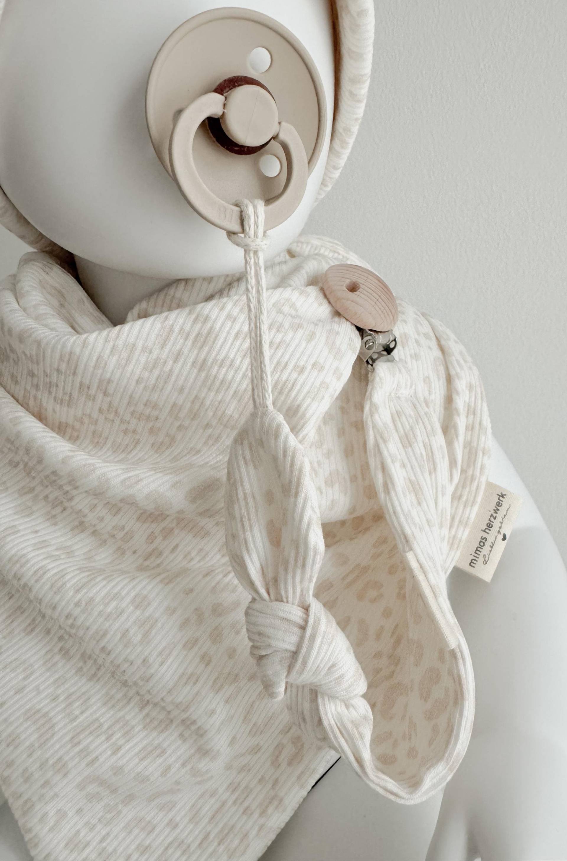 Leoparden | Schnullerkette Creme|Beige Leo Schnullerband Baby Accessoires Geburt Geschenk Zur Naturtöne Leoparden | Schnullerkette Creme|Beige Leo Schnullerband Baby Accessoires Geburt Geschenk Zur Naturtöne von mimasherzwerk