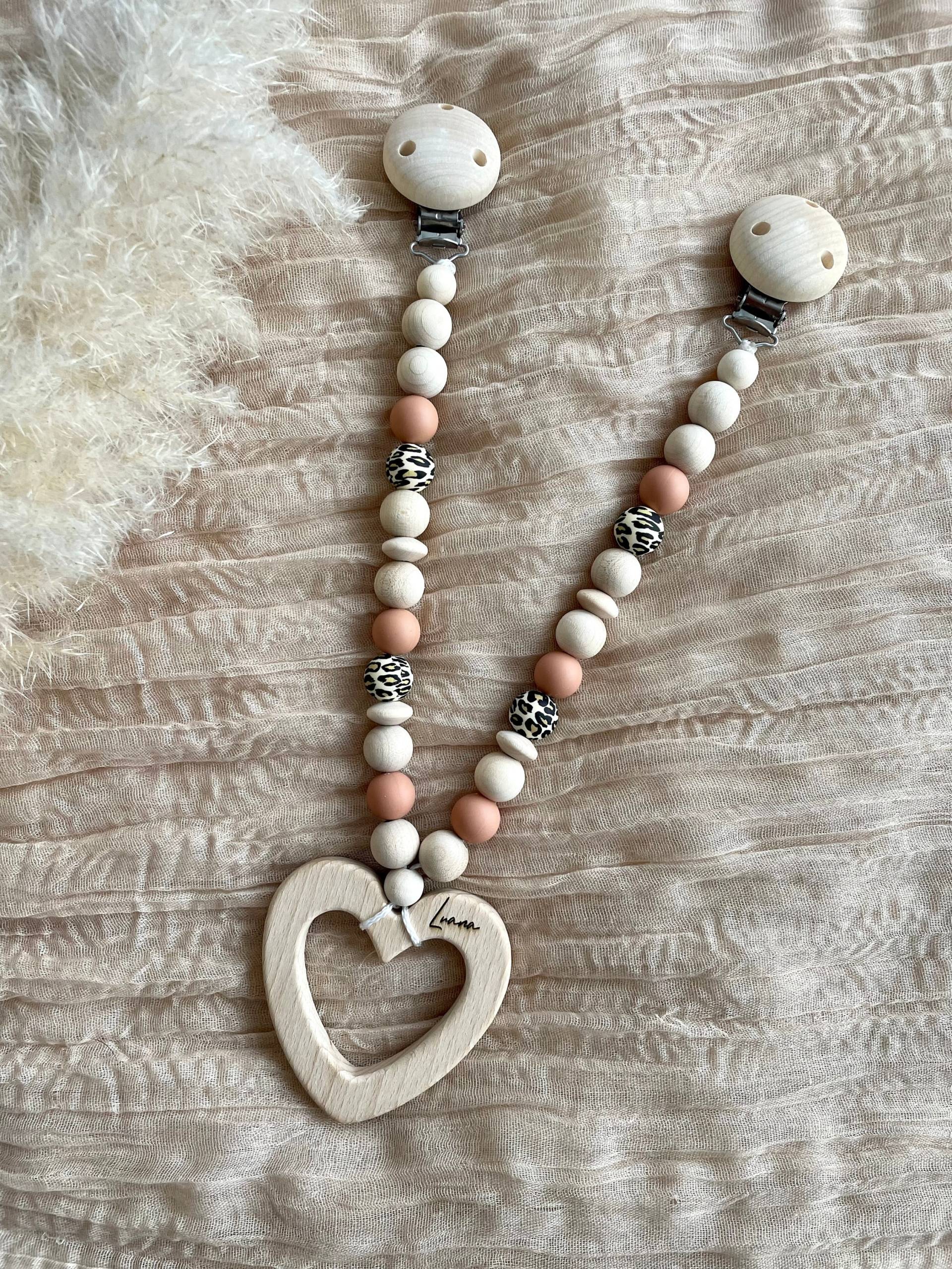 Kinderwagenkette Mit Name Gravur Personalisiert Mädchen Junge Holz Leo Silikon Geschenk Baby Geburt Gifts Kinderwagenkette Mit Name Gravur Personalisiert Mädchen Junge Holz Leo Silikon Geschenk Baby Geburt Gifts von minimeliebe