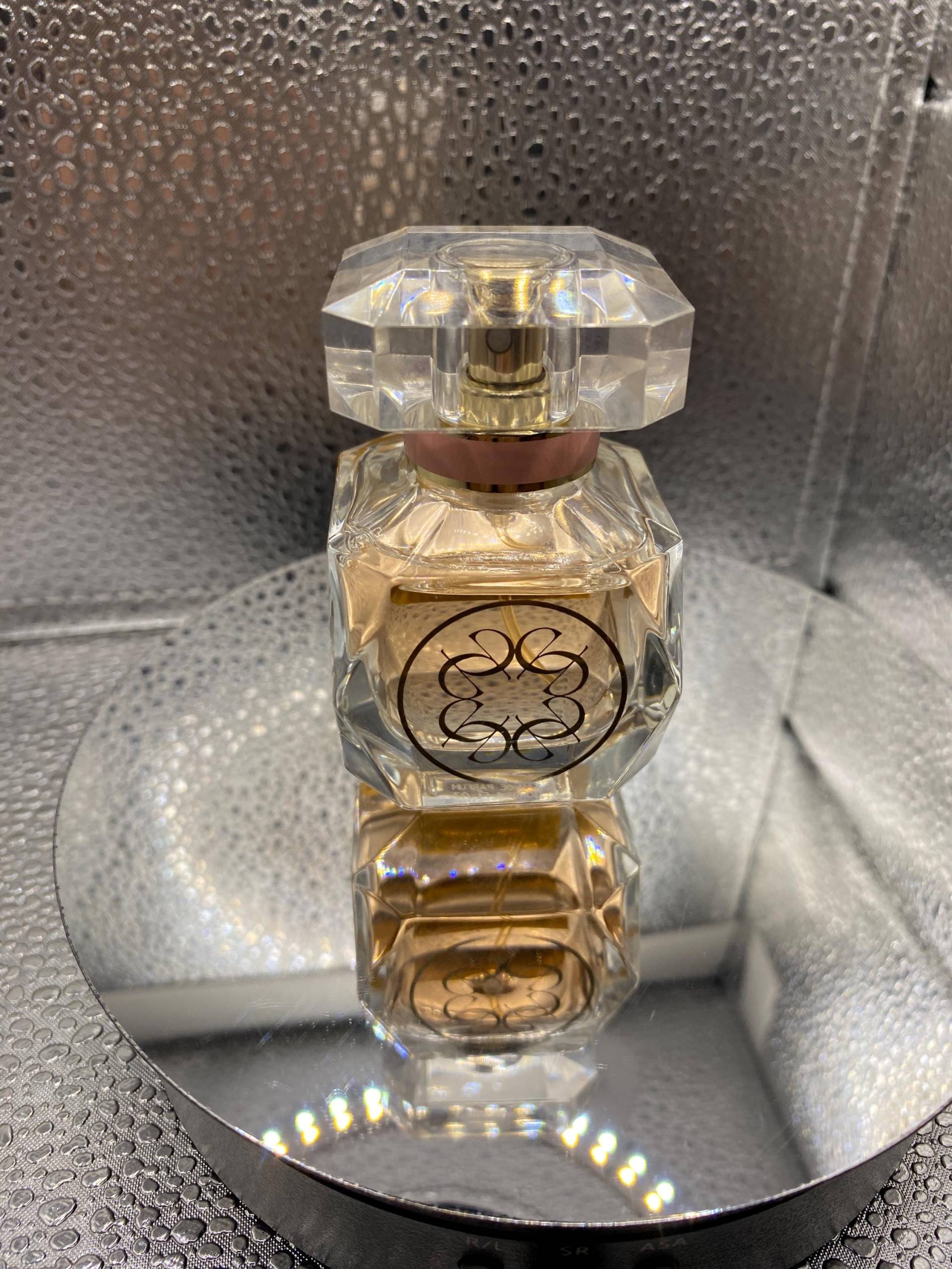 Elie Saab Le Parfum Essentiel 30 Ml Jahr 2002 Elie Saab Le Parfum Essentiel 30 Ml Jahr 2002 von miniperfumes