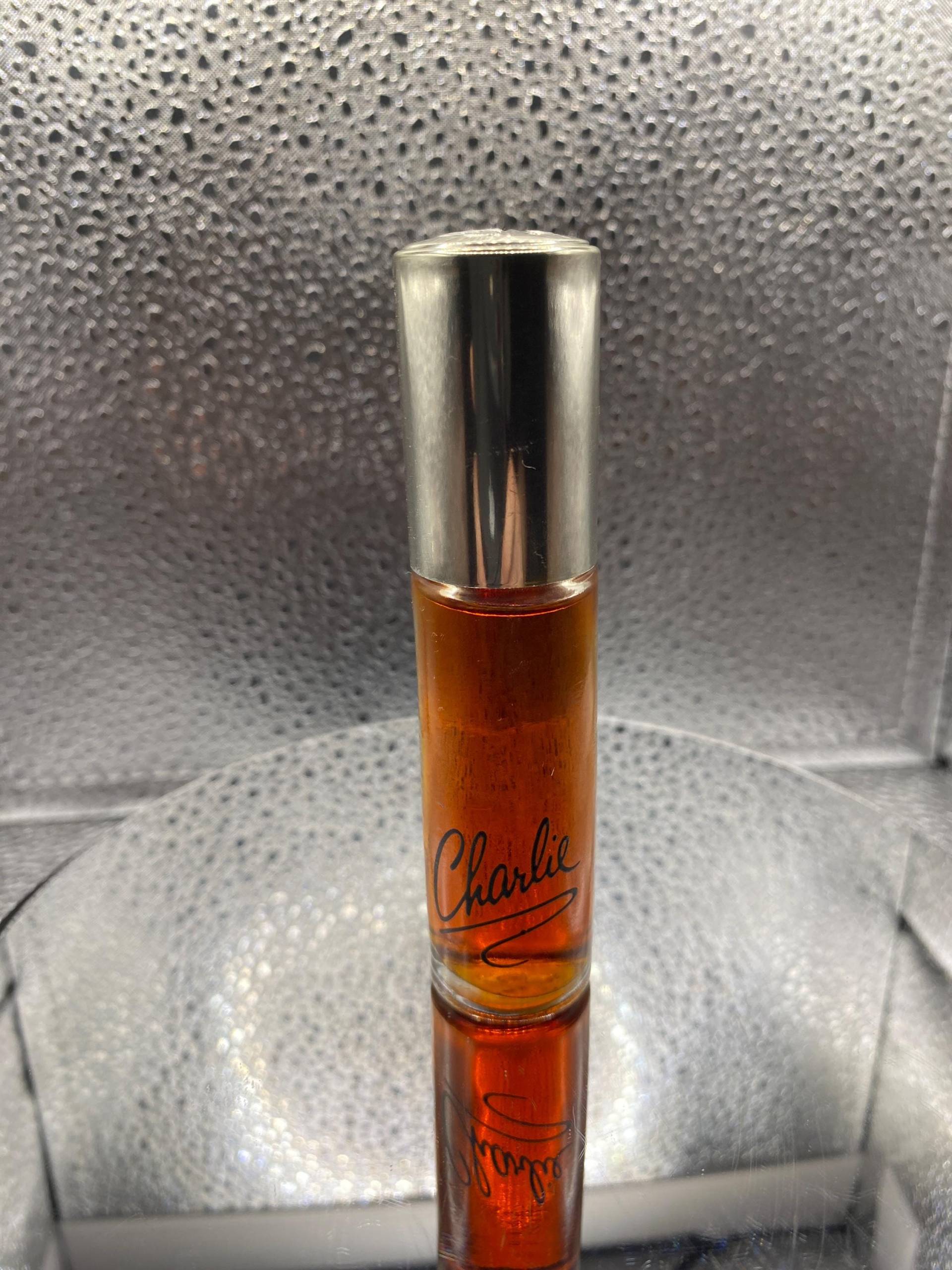 R E V L O N - Charlie Parfümkonzentrat 10 Ml Jahr 1973 Original. Auslaufmodell. Jahrgang. Geschenk Für Sie. Alles Gute Zum Geburtstag Frau R E V L O N - Charlie Parfümkonzentrat 10 Ml Jahr 1973 Original. Auslaufmodell. Jahrgang. Geschenk Für Sie. Alles Gute Zum Geburtstag Frau von miniperfumes