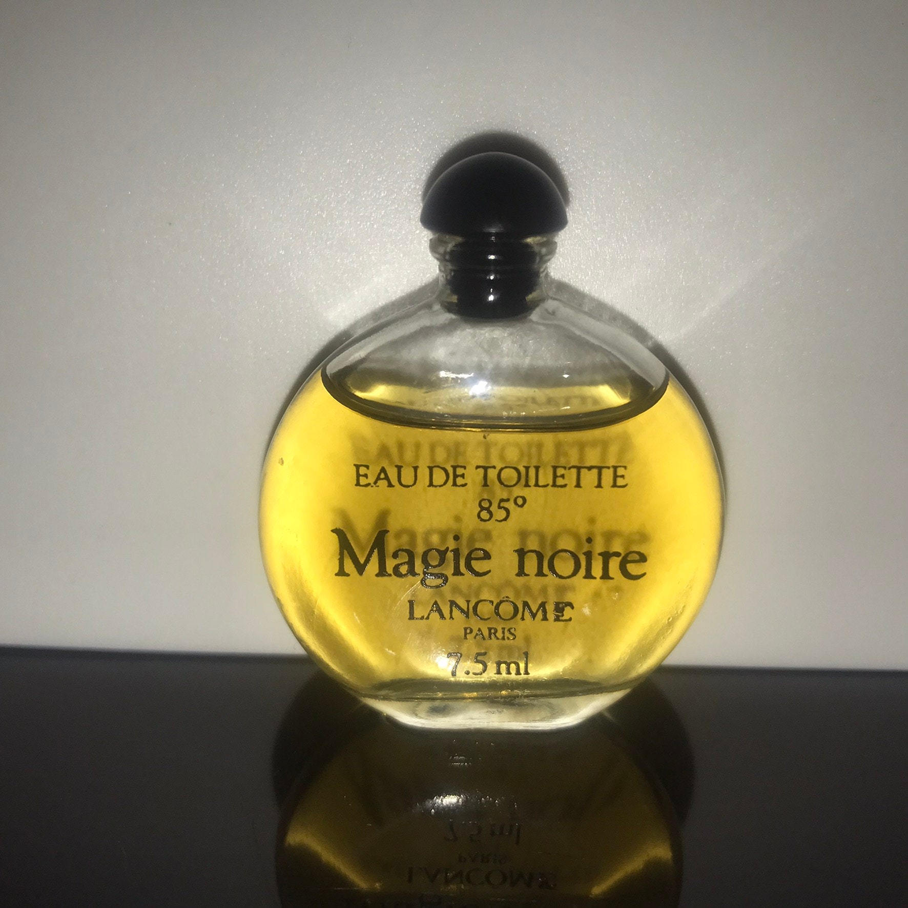 Magie Noire - Eau De Toilette 7, 5 Ml 1978 Eingestellt Erste Version Must Have Original Sehr Gut Geeignet Als Valentinsgeschenk Magie Noire - Eau De Toilette 7, 5 Ml 1978 Eingestellt Erste Version Must Have Original Sehr Gut Geeignet Als Valentinsgeschenk von miniperfumes