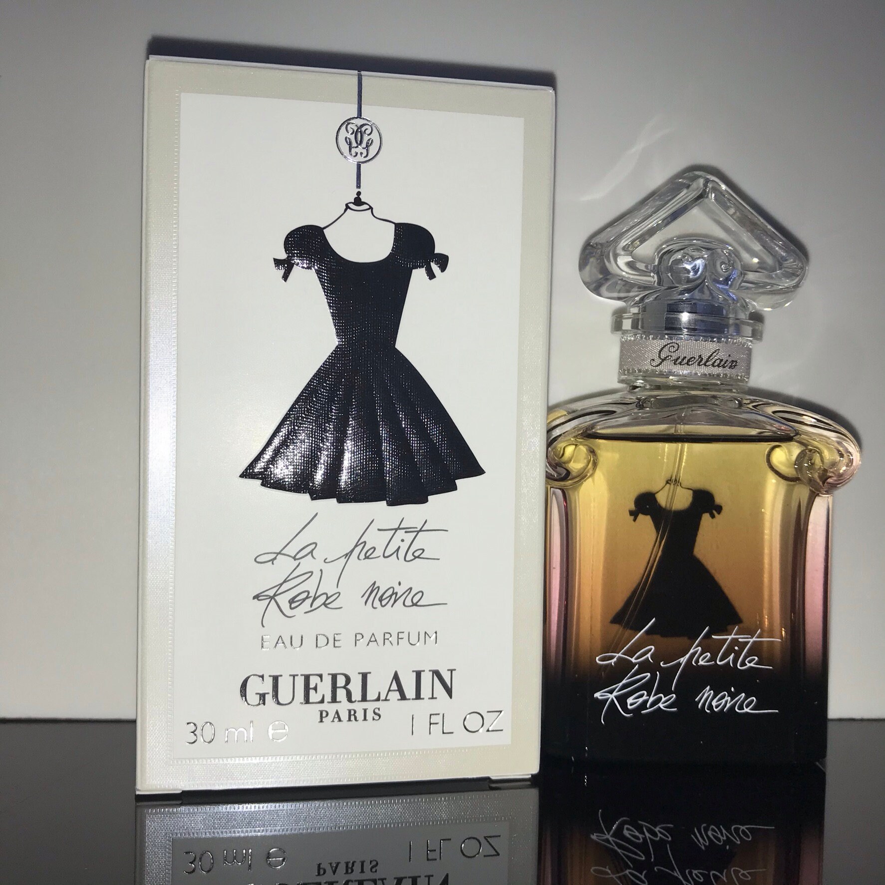 Rar Guerlain La Petite Robe Noire Eau De Parfum 30 Ml Jahr 2000 - Voll Unbenutzt Neu Rar Guerlain La Petite Robe Noire Eau De Parfum 30 Ml Jahr 2000 - Voll Unbenutzt Neu von miniperfumes