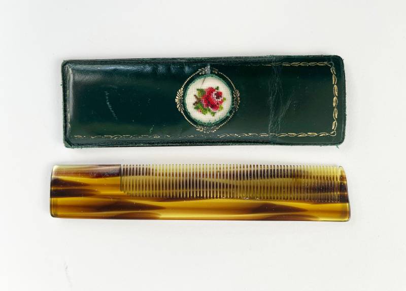 Vintage Celluloid Kamm Mit Etui Grün Gestickter Rose von mlovesvintage