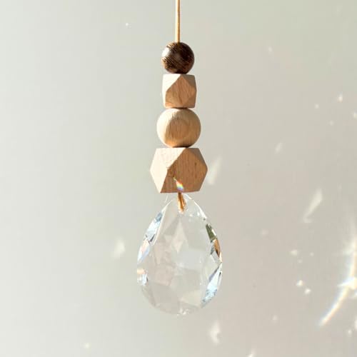 Handgemachter Sonnenfänger Kristall 38mm – Natürliche Fensterdeko mit verschiedenen Holzperlen Handgemachter Sonnenfänger Kristall 38mm – Natürliche Fensterdeko mit verschiedenen Holzperlen von møij