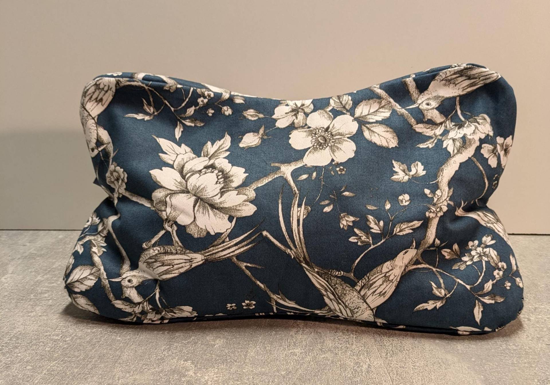 Leseknochen, 2-Teilig, Bio-Dinkelspelz, Beautykissen, Handarbeit, Exklusive, Stützkissen, Gesundheitsfördernd, Entspannend, Anpassbar Leseknochen, 2-Teilig, Bio-Dinkelspelz, Beautykissen, Handarbeit, Exklusive, Stützkissen, Gesundheitsfördernd, Entspannend, Anpassbar von momente27