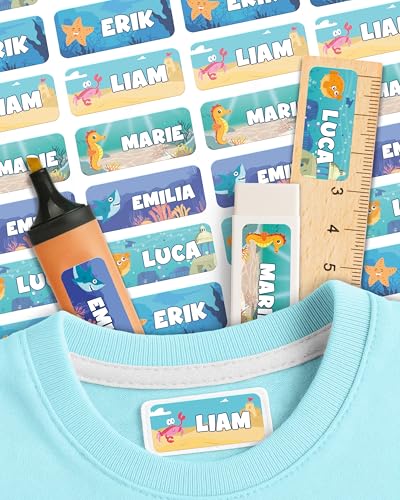 mycustomy – Namensaufkleber Kinder & Namensaufkleber Schule 0+ aus FSC-Papier mit Bio-basiertem Kleber – Personalisierte Etiketten Kleidung 30x13mm mycustomy – Namensaufkleber Kinder & Namensaufkleber Schule 0+ aus FSC-Papier mit Bio-basiertem Kleber – Personalisierte Etiketten Kleidung 30x13mm von mycustomy