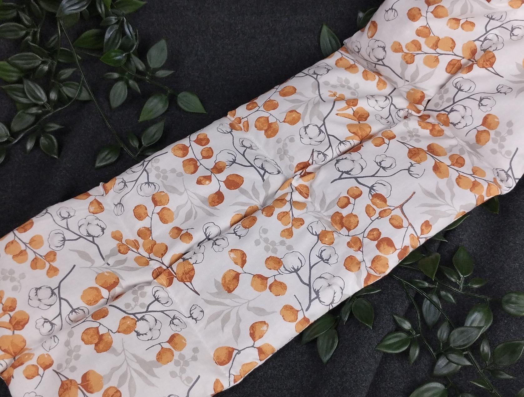 Dinkel- Wärmekissen in Unterschiedlichen Größen Und Wahlweise Einem Bezug - Eucalyptus-/Baumwollmotiv Weiß/Orange Dinkel- Wärmekissen in Unterschiedlichen Größen Und Wahlweise Einem Bezug - Eucalyptus-/Baumwollmotiv Weiß/Orange von nadelundholz