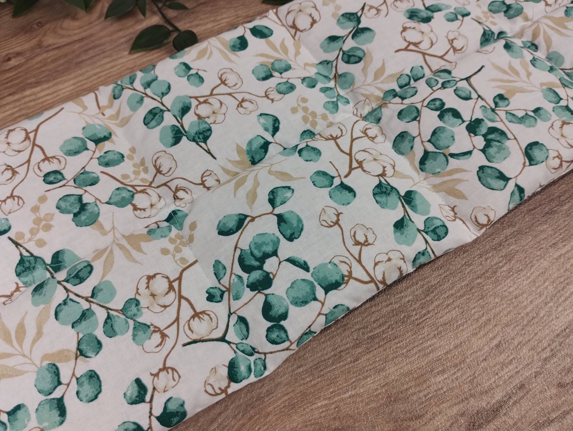 Dinkel- Wärmekissen in Unterschiedlichen Größen Und Wahlweise Einem Bezug - Eucalyptus-/Baumwollmotiv Weiß/Türkis Dinkel- Wärmekissen in Unterschiedlichen Größen Und Wahlweise Einem Bezug - Eucalyptus-/Baumwollmotiv Weiß/Türkis von nadelundholz