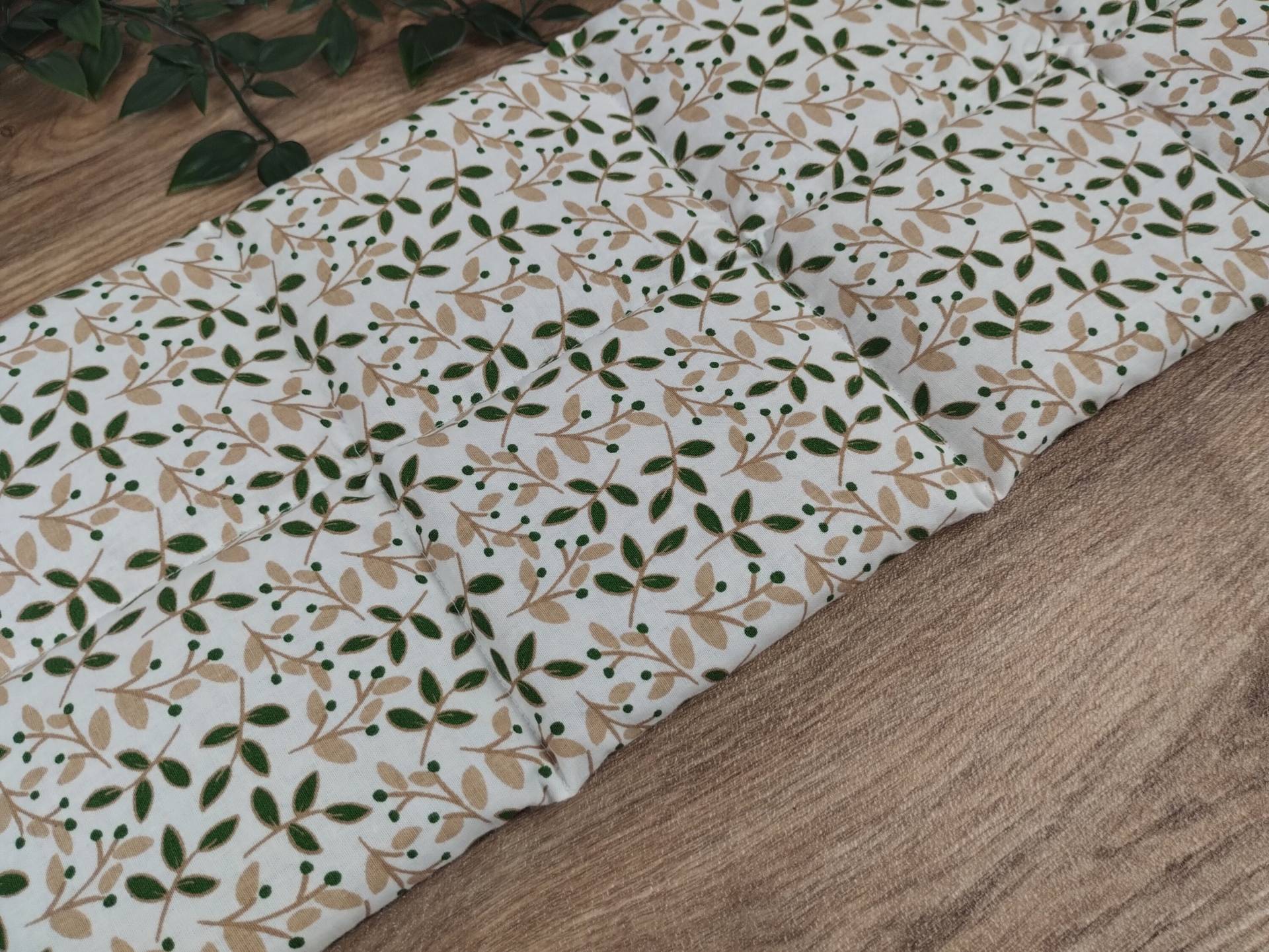 Dinkelkörnerkissen in Unterschiedlichen Größen Mit Blattmotiv Braun/Grün Aus Weißem Stoff Dinkelkörnerkissen in Unterschiedlichen Größen Mit Blattmotiv Braun/Grün Aus Weißem Stoff von nadelundholz