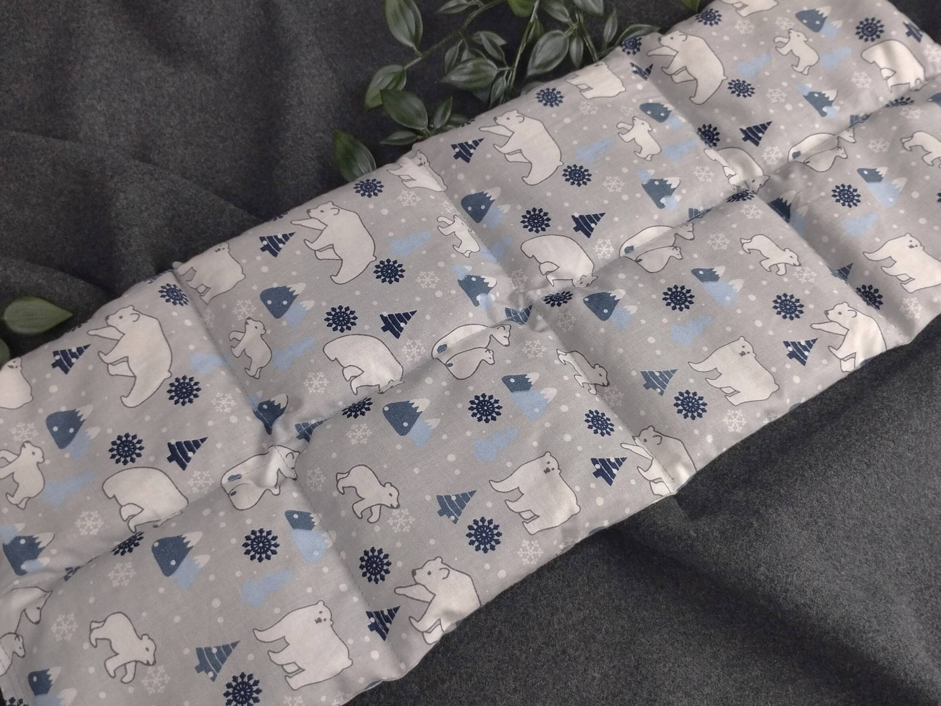 Körnerkissen Xxl in 3 Größen - 25X20 Bis 75X20cm Und Wahlweise Mit Lavendel Eisbärmotiv Blau Körnerkissen Xxl in 3 Größen - 25X20 Bis 75X20cm Und Wahlweise Mit Lavendel Eisbärmotiv Blau von nadelundholz