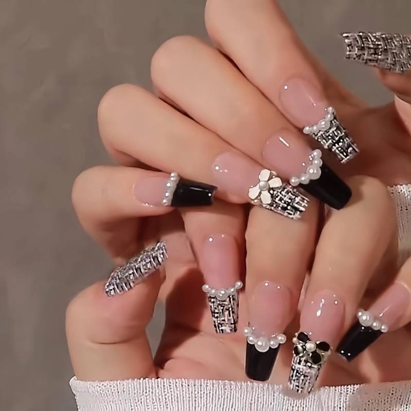 Parisian Chic - Selbstgemachte Nägel Aufpressen Parisian Chic - Selbstgemachte Nägel Aufpressen von nailauraDE