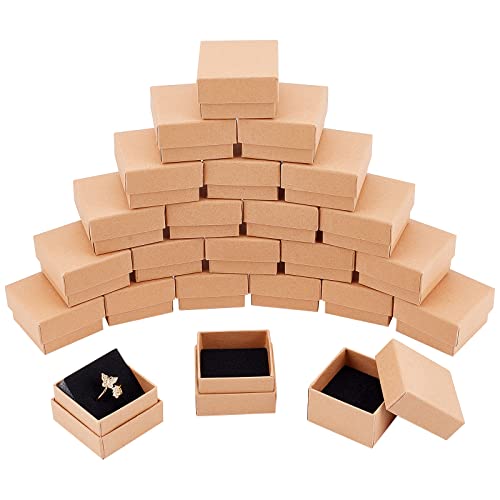 nbeads 24 Stück Kraft Braun Square Karton Schmuck Ring Boxen Papier Einzelhandel Geschenkbox Schmuckschatulle Für Weihnachten Jubiläen Hochzeiten Geburtstage Geschenke Schmuck Display, 5x5x3 cm von nbeads