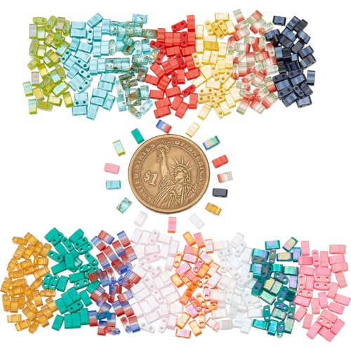 NBEADS 450 Stück Halb Geschnittene Tila Perlen, 5x2mm 2-Loch Rocailles Glas Zwischenperlen Rechteck Mini Perlen Japanische Glasperlen Für Armband Halskette Ohrring Schmuckherstellung, 15 Farben von nbeads