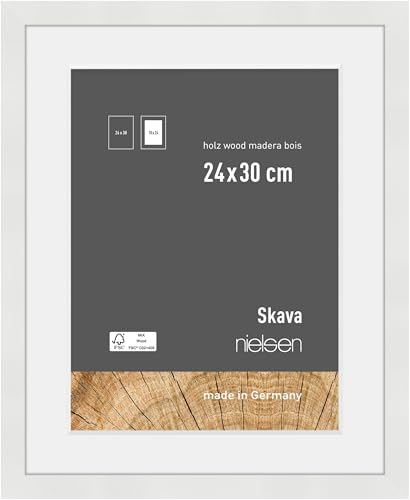 nielsen Bilderrahmen mit Passepartout, 24 x 30 cm, Holz, Weiß, Rahmen zum Aufhängen im Hoch- & Querformat, Echtglas, Skava nielsen Bilderrahmen mit Passepartout, 24 x 30 cm, Holz, Weiß, Rahmen zum Aufhängen im Hoch- & Querformat, Echtglas, Skava von nielsen