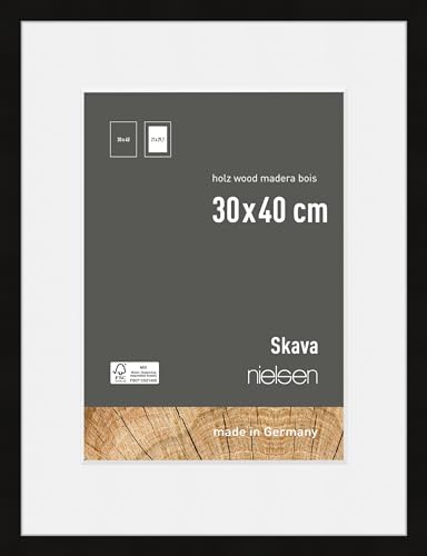 nielsen Bilderrahmen Skava, 30x40 cm, Holz Schwarz, für Poster und Portraits, Hoch- und Querformat, inkl. Passepartout 21x29,7 cm A4 von nielsen